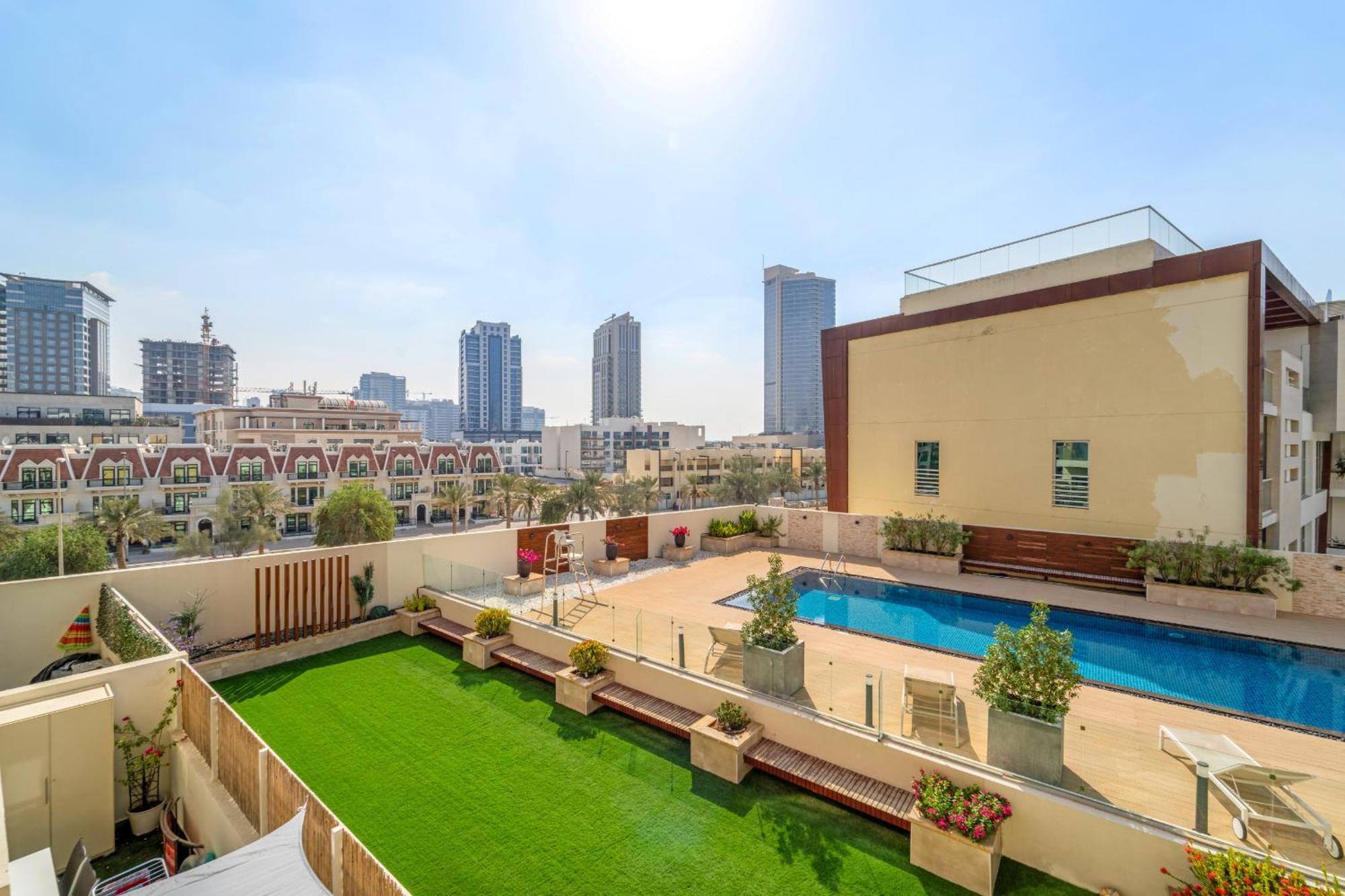 Vayk - Modern With Pool Views In Jvc *