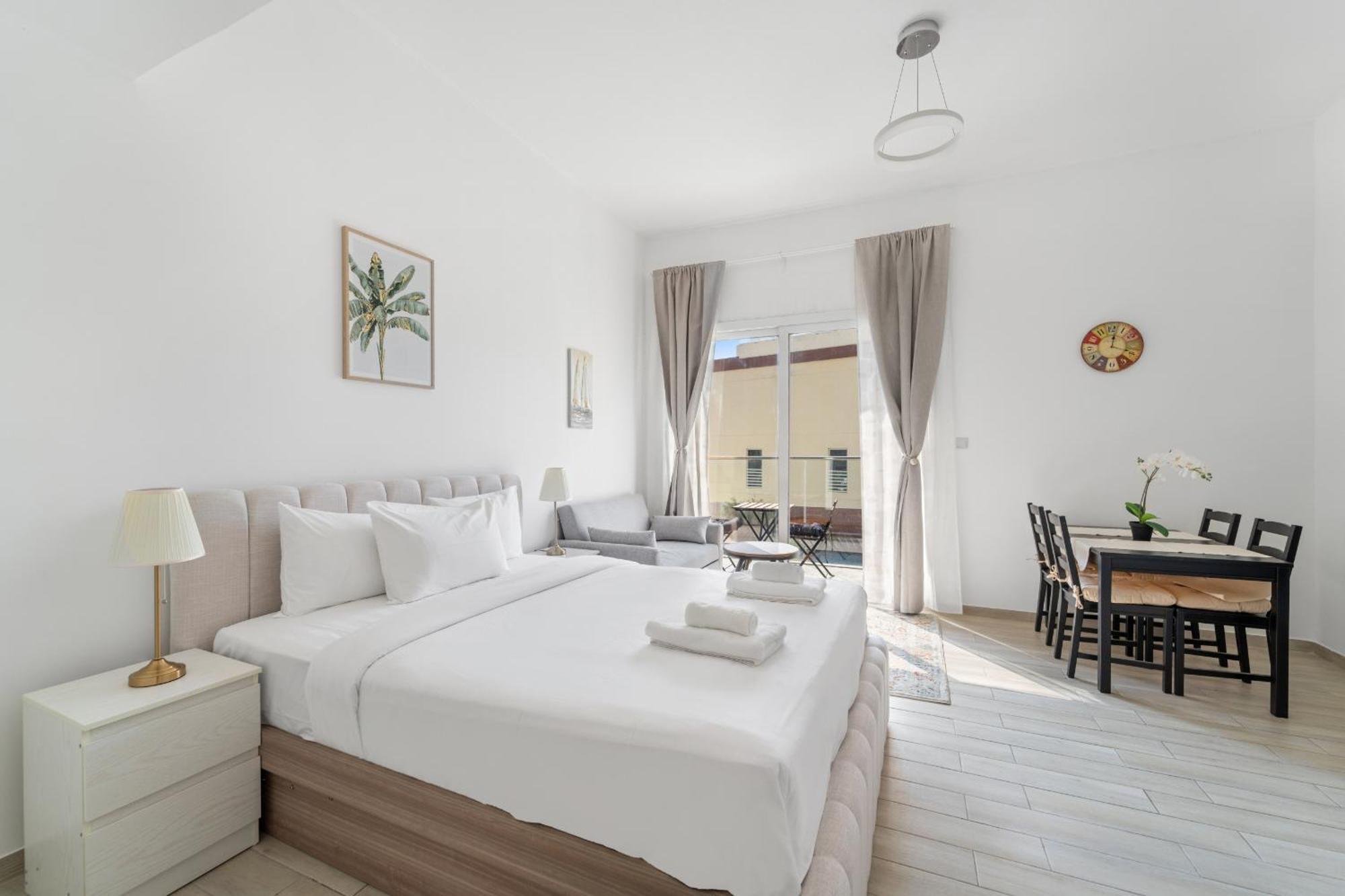 Vayk - Modern With Pool Views In Jvc Dubai