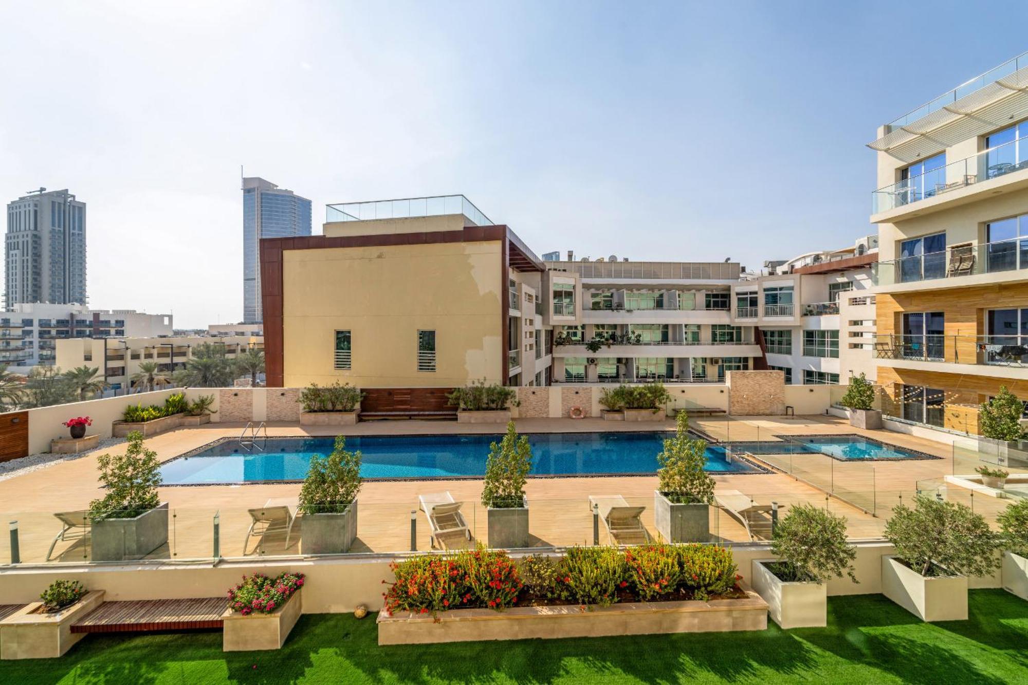 Vayk - Modern With Pool Views In Jvc Apartment Dubai